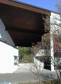 Eingang zu St. Albertus Magnus