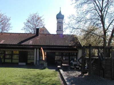 Kindergarten und Kirche