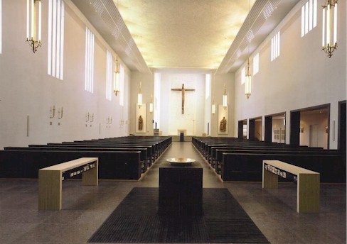 Lit. Achse: Innenansicht Kirche