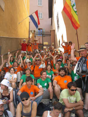 Ministranten auf der Treppe