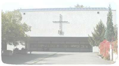 Pfarrkirche Verklaerung Christi vom Kirchhof aus gesehen