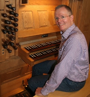 Thomas Rothfuß an der Orgel von St. Stephan