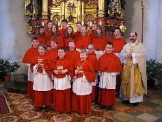 Ministranten_Gruppenbild_in_Kirche_2013