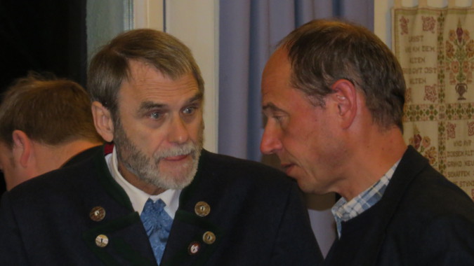 09_kirchenpfleger_pfarrer