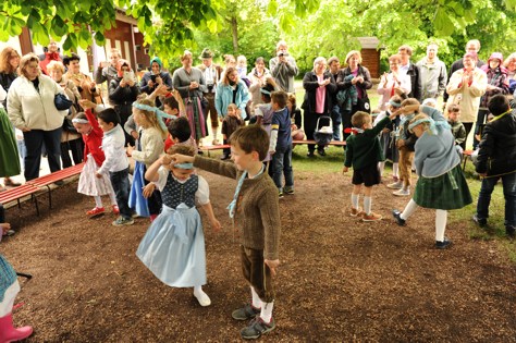 Maitanz Sternpolka mit den VS-Kindern