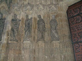 gotisches Portal - die klugen Jungfrauen