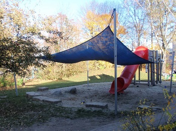 Rutsche und Sandkasten
