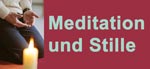 kniende Person vor Kerze, Text Meditation und Stille