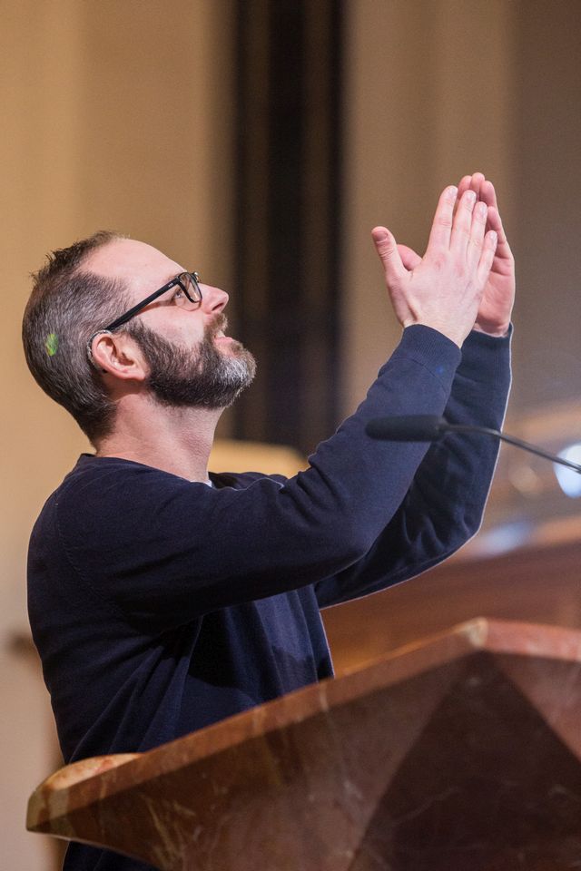 Kilian Knörzer gebärdet den Psalm