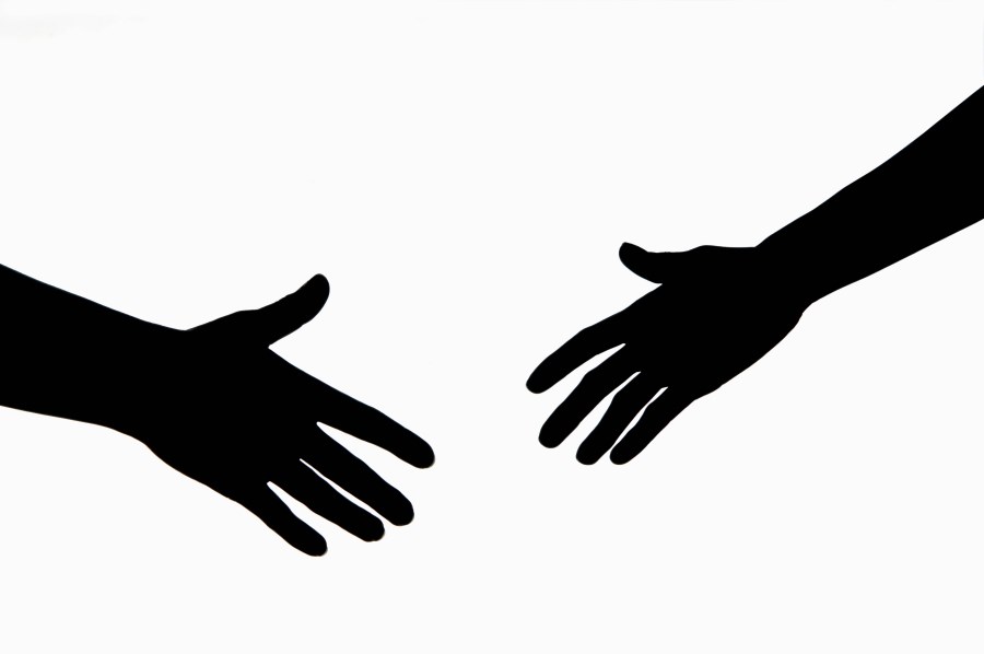 sich einander wieder die Hand reichen