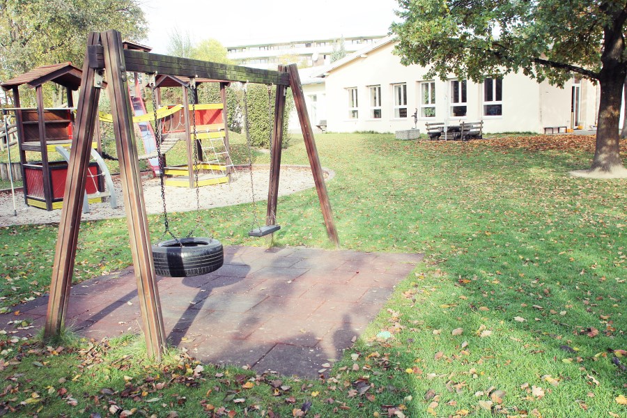 Garten mit Schaukel