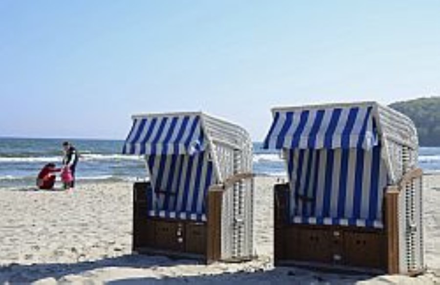 Strandkörbe am Meer