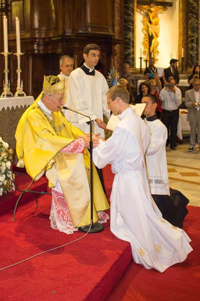 Priesterweihe hoch