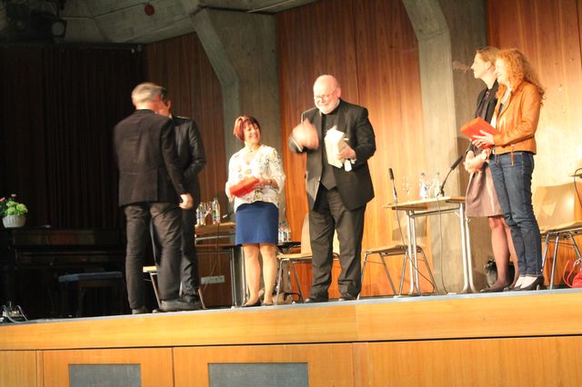 nplglt-20150423_podium-21