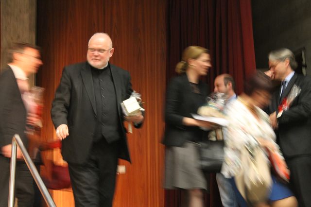 nplglt-20150423_podium-09