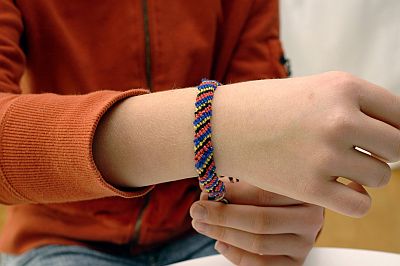 Armband an Handgelenk