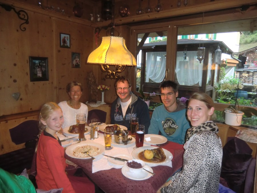 Die Familie von Ingrid Kettering: v.l.n.r. reihum - die Jüngste, Anita, Ingrid Kettering, ihr Mann Thomas, Sohn Martin und Tochter Sonja. (Bild: privat)