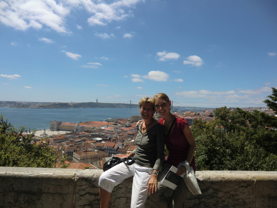 Ingrid und Sonja Kettering im Urlaub in Lissabon, Portugal