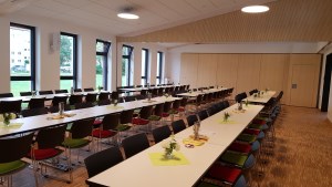 Saal gedeckt
