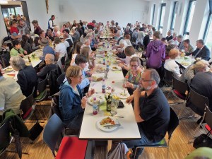 Mittags im Saal