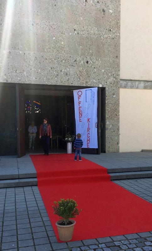 OffeneKirchentür