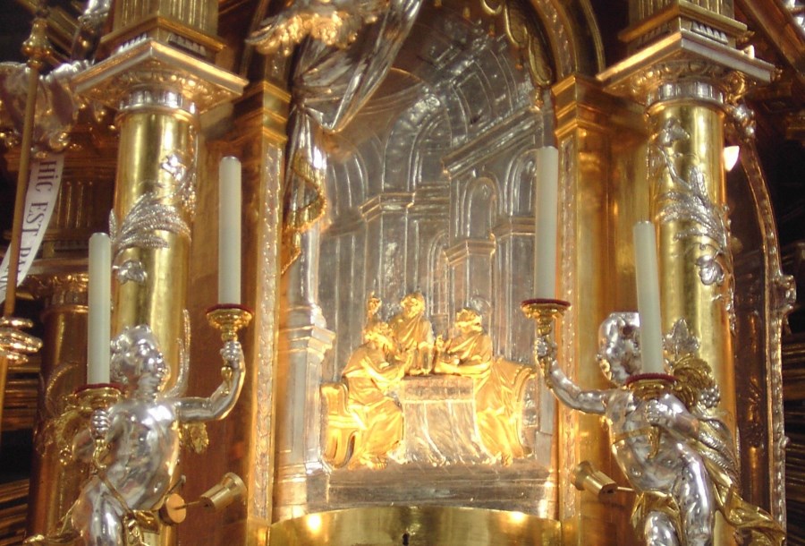 Ausschnitt aus dem Tabernakelbild der Pfarrkirche St. Peter und Paul Neustift, Jesus beim Brechen des Brotes mit dem Emausjüngern