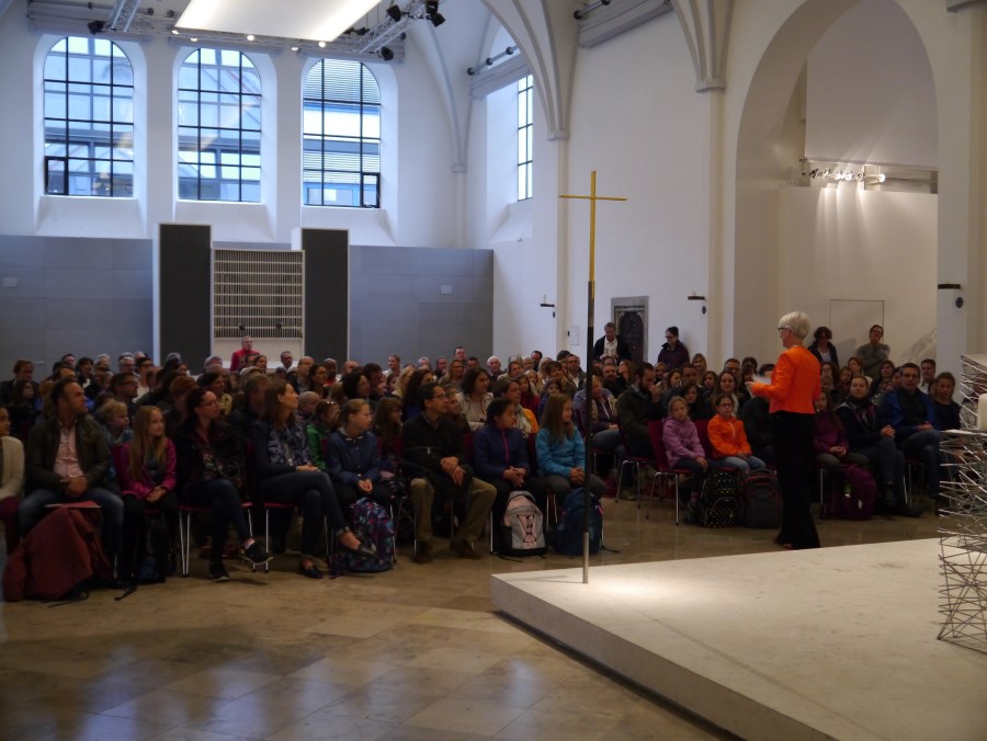 Begrüßungsveranstaltung <br/>für die neuen Fünftklässlerinnen <br/>am Edith-Stein-Gymnasium in München