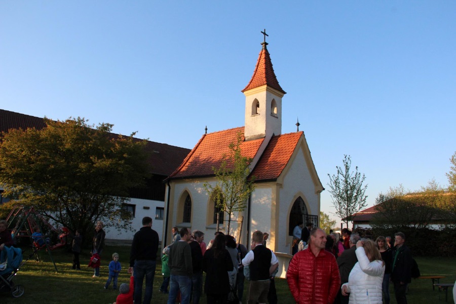 Famiienmaiandacht