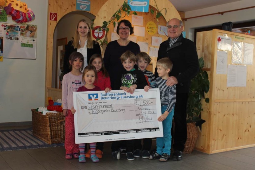 Spendenübergabe Raiba an Kindergarten