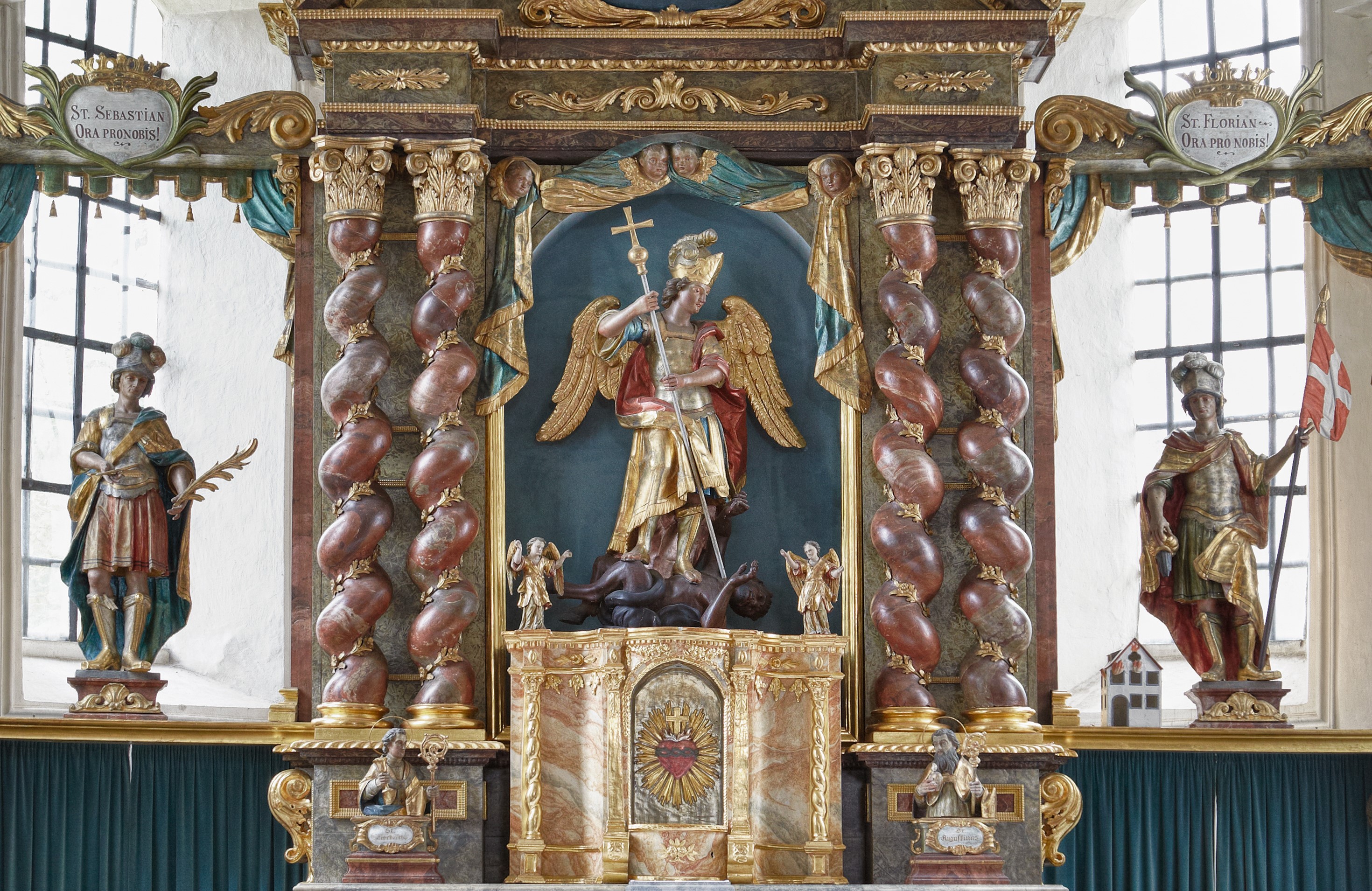 St. Michaelsalter in der Kuratiekirche Tüntenhausen