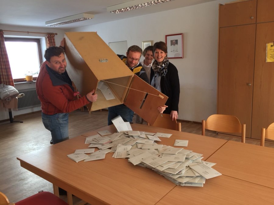 Wahlurnen-Leerung