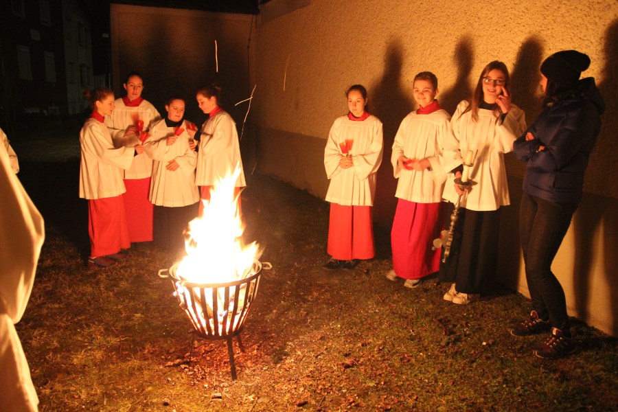 IMG_6152 Minis am Osterfeuer
