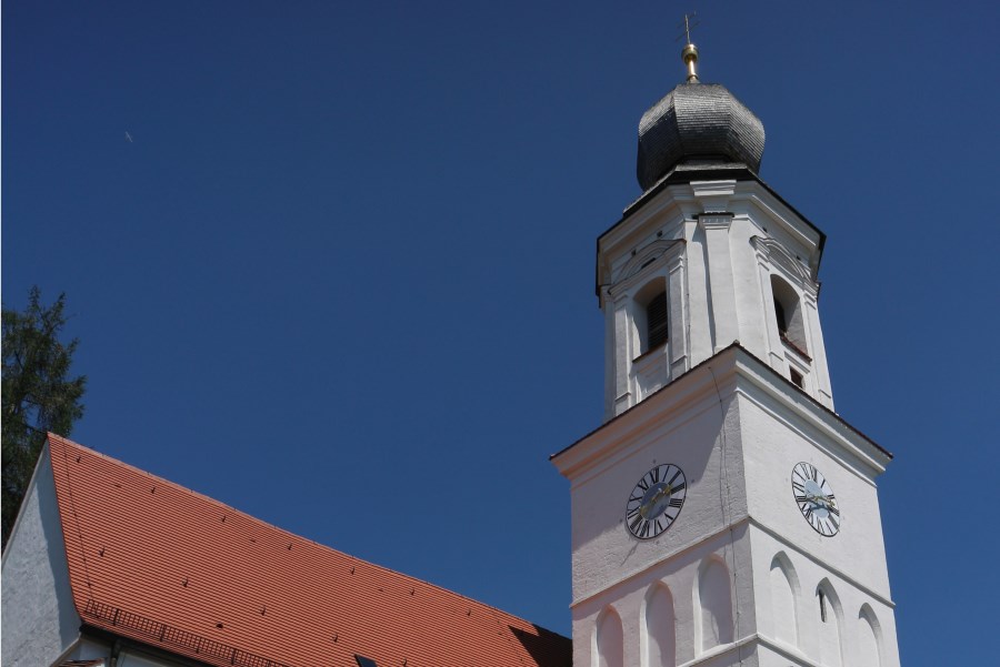 Kuratiekirche Tüntenhausen-St. Michael im Sommer