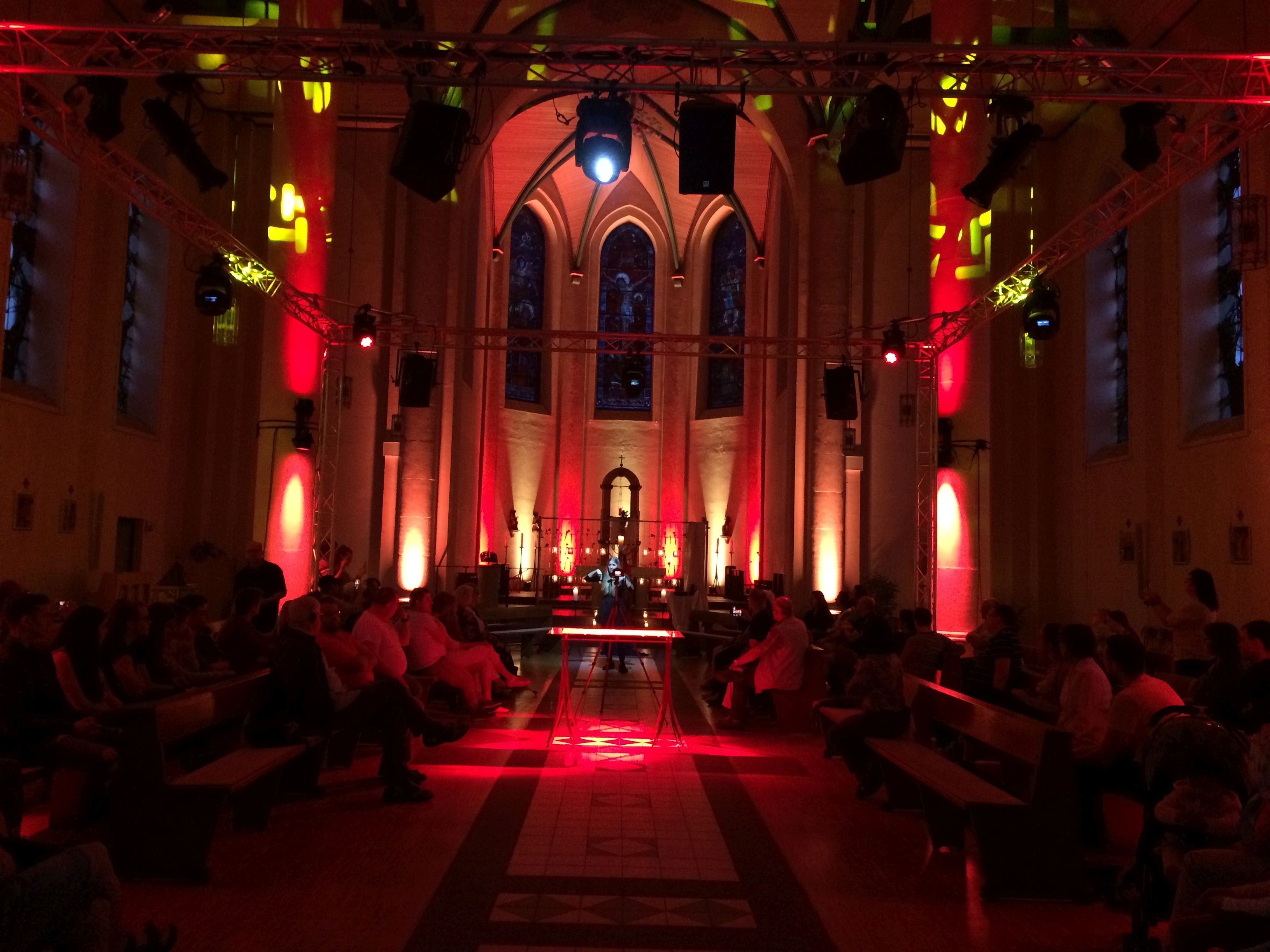 Herz Jesu Kirche in Trier - Abend mit Gebärdenpoesie