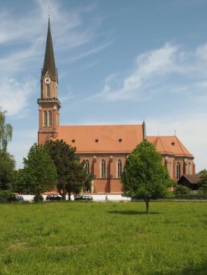 Pfarrkirche Außenansicht für Infoseite Frauenverein e. V.