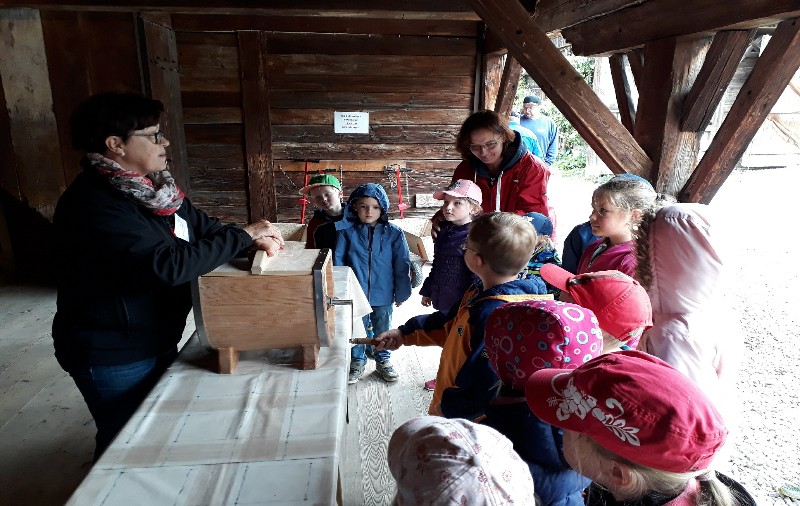 Massing Frau mit Faß2018