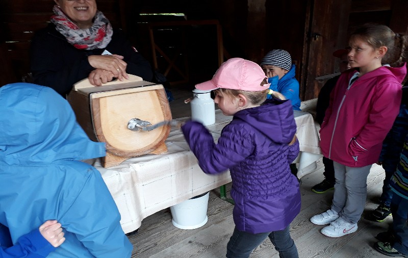 Massing Kinder mit Faß 2018
