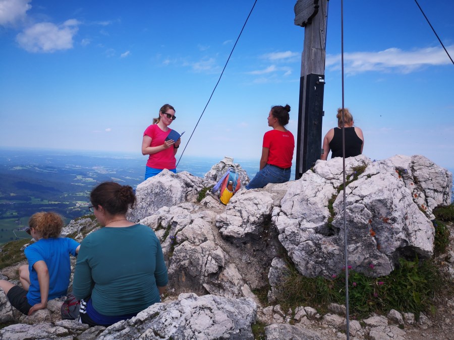 junge Frauen am Gipel des Breitensteins