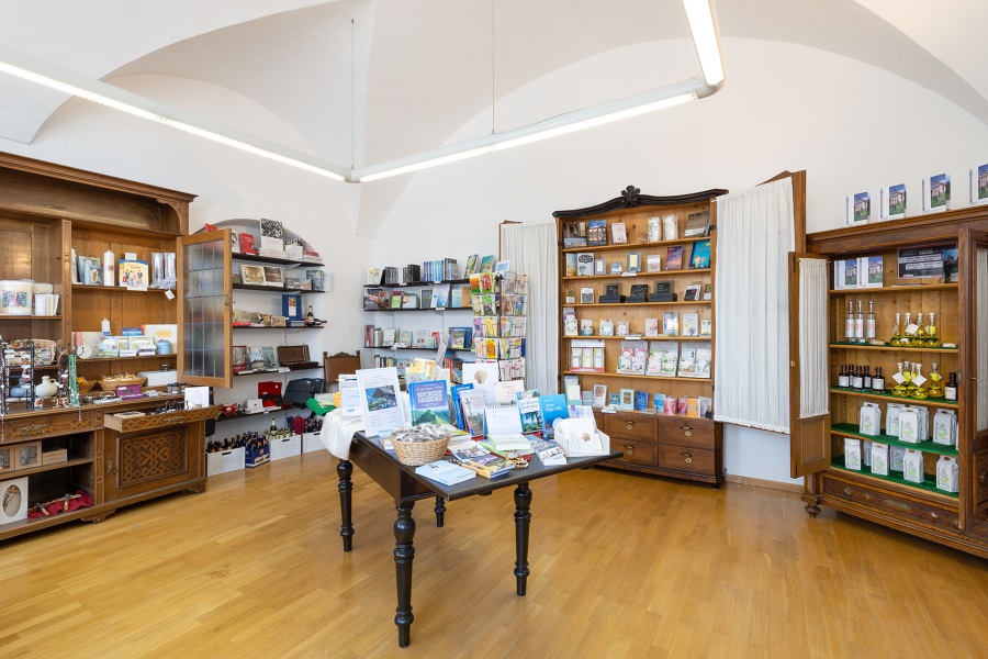 Dombergladen im Ottozimmer des Kardinal-Döpfner-Hauses