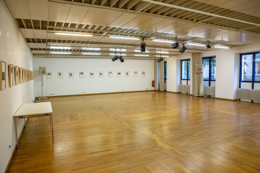 Saal mit Holzboden