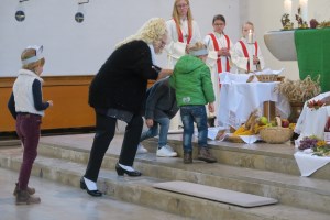 Erntedank_Kiga Kinder_Altar