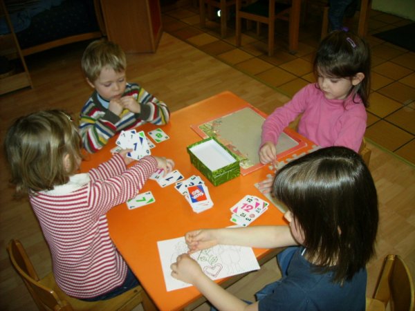 Kartenspiel im Kindergarten